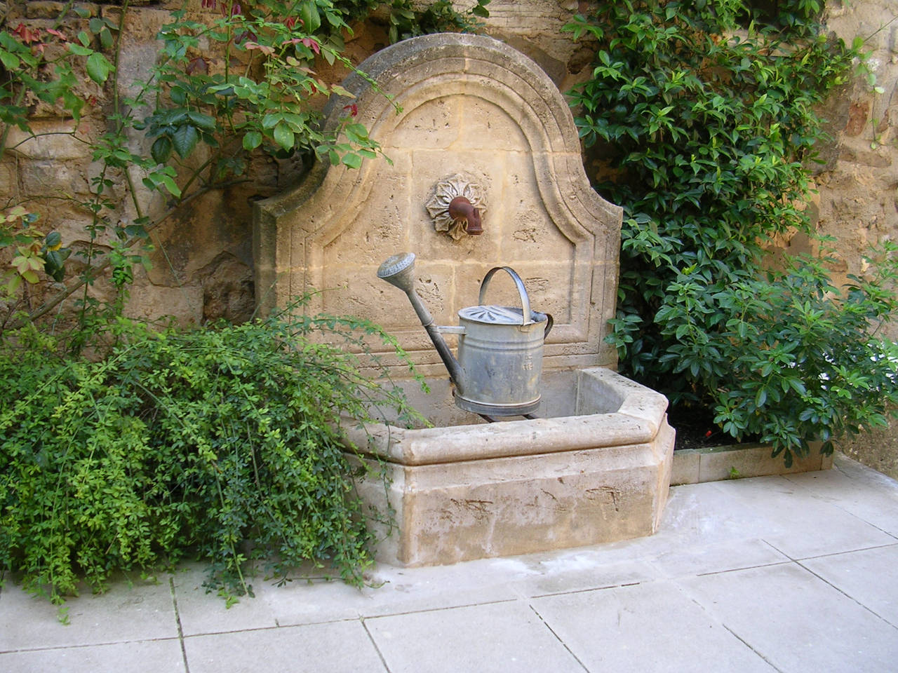 A French Louis XV style wall fountain handcrafted in limestone from South of France, Provence area (Riviera coast), France.

Great quality of French Art work. Beautiful antique iron sprout, with Rosette sculpted in the front of the wall fountain.