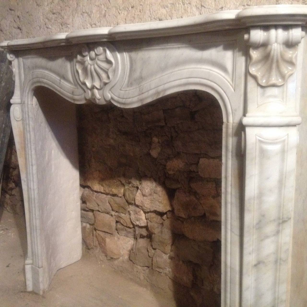 French Parisian Louis XV Style Fireplace in White Marble, circa 1800s, France In Good Condition In LOS ANGELES, CA