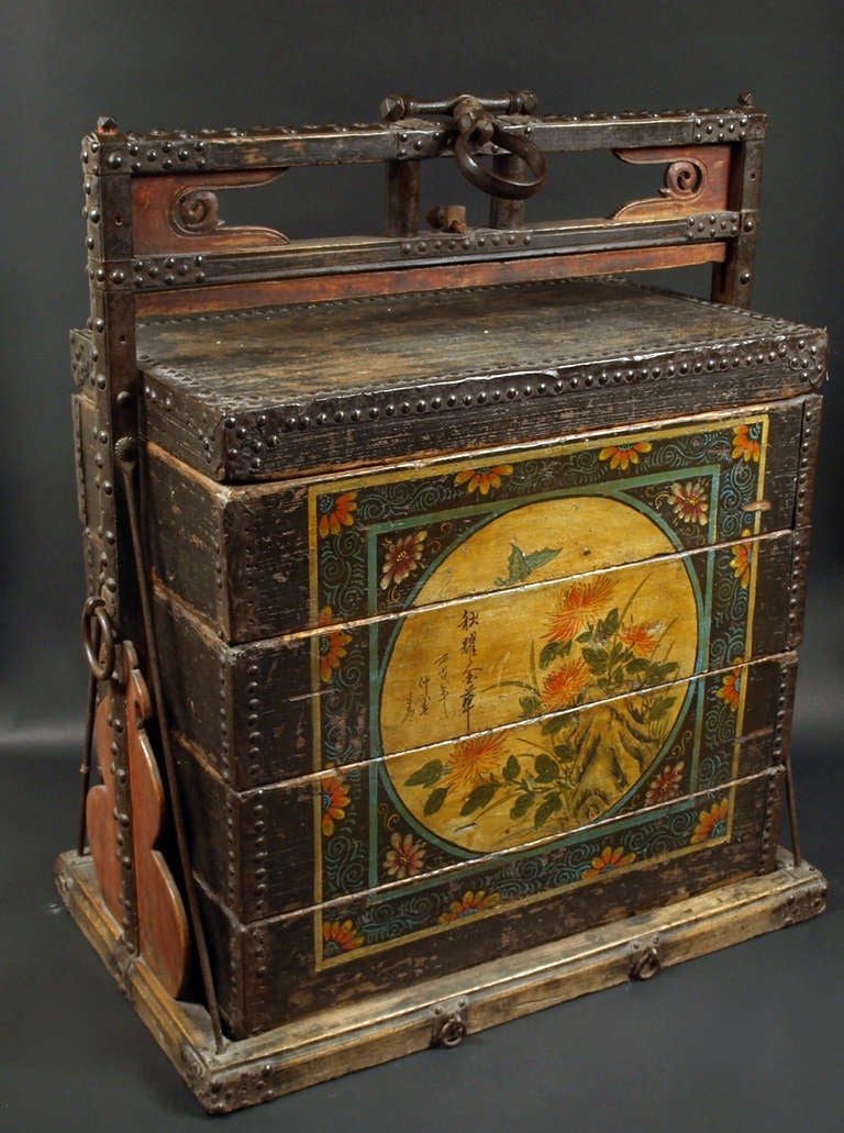 This large food box was used when celebrating was organized outside or for food presents during weddings. It was carried by two men using a pole. it may have been used also for other storage.
This type of large boxes was used from the mid 18th