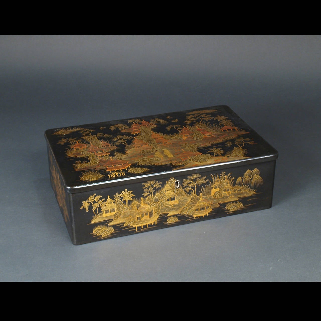 Chinese Export Lacquer Sewing Box, 19th Century For Sale 4
