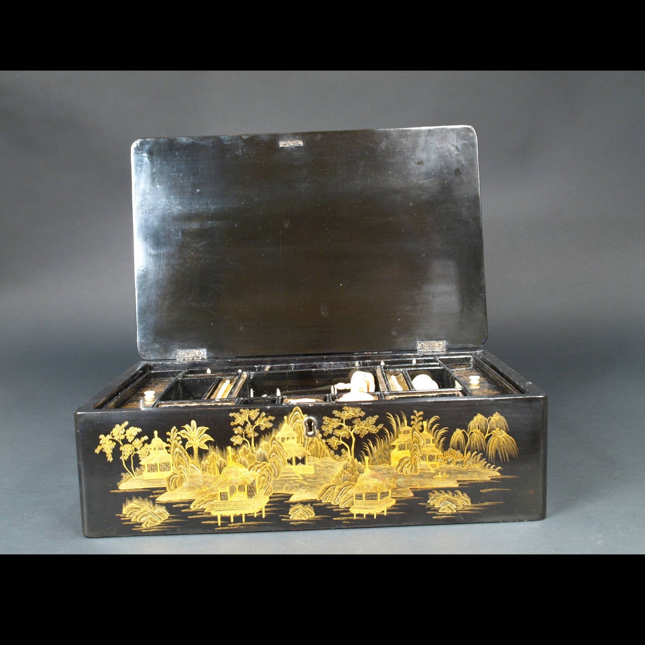 Chinese Export Lacquer Sewing Box, 19th Century For Sale 2