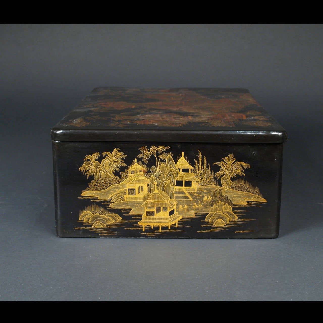 Chinese Export Lacquer Sewing Box, 19th Century In Excellent Condition For Sale In Paris, FR