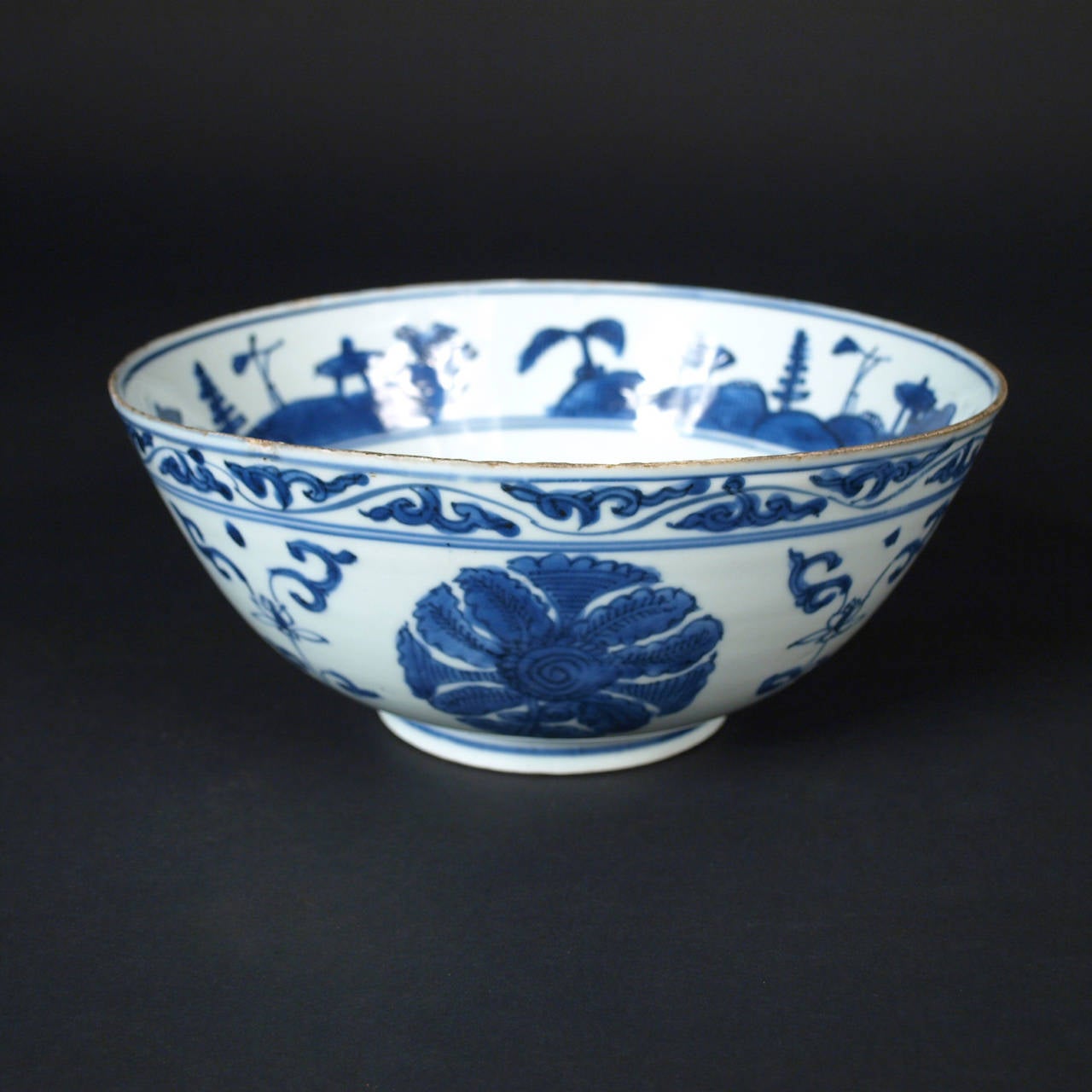 China, Ming Blue and White Bowl, End of the 16th Century In Excellent Condition For Sale In Paris, FR