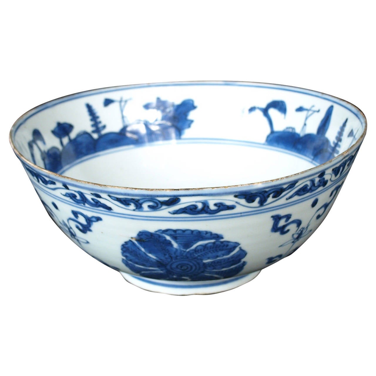 China, Ming Blue and White Bowl, End of the 16th Century For Sale