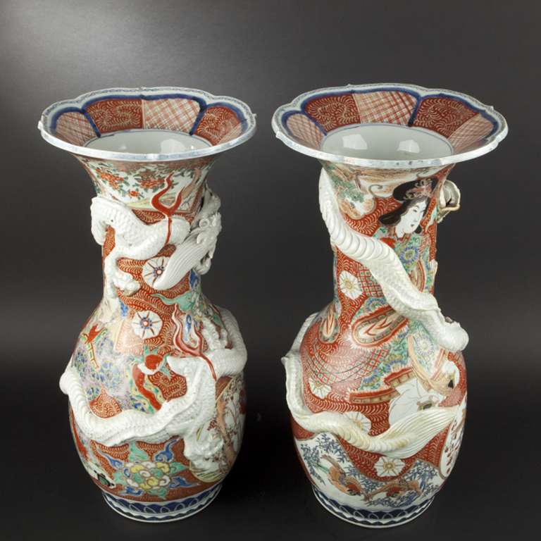 Hand-Painted Large Pair of Hichozan Imari Vases, Mid-19th Century For Sale