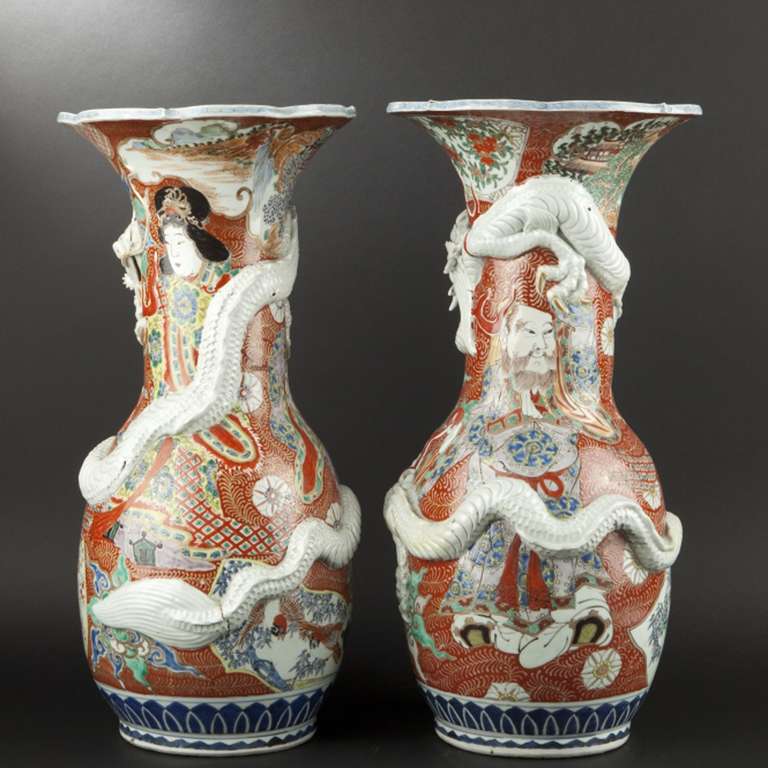 Large Pair of Hichozan Imari Vases, Mid-19th Century In Excellent Condition For Sale In Paris, FR