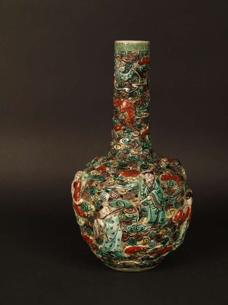 China, porcelain vase, end of the 19th century. This porcelain bottle vase is decorated with the eight immortals on an open work ground. It has a Kangxi mark but was made in the second half of the 19th century.
Height: 22 cm x Diameter: 12