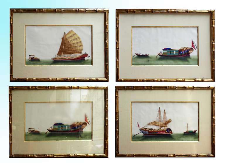 Four very fine China trade paintings on pith paper depicting boats in silk and bamboo modern frames.
Sold individually.
44,5 cm x 32 cm