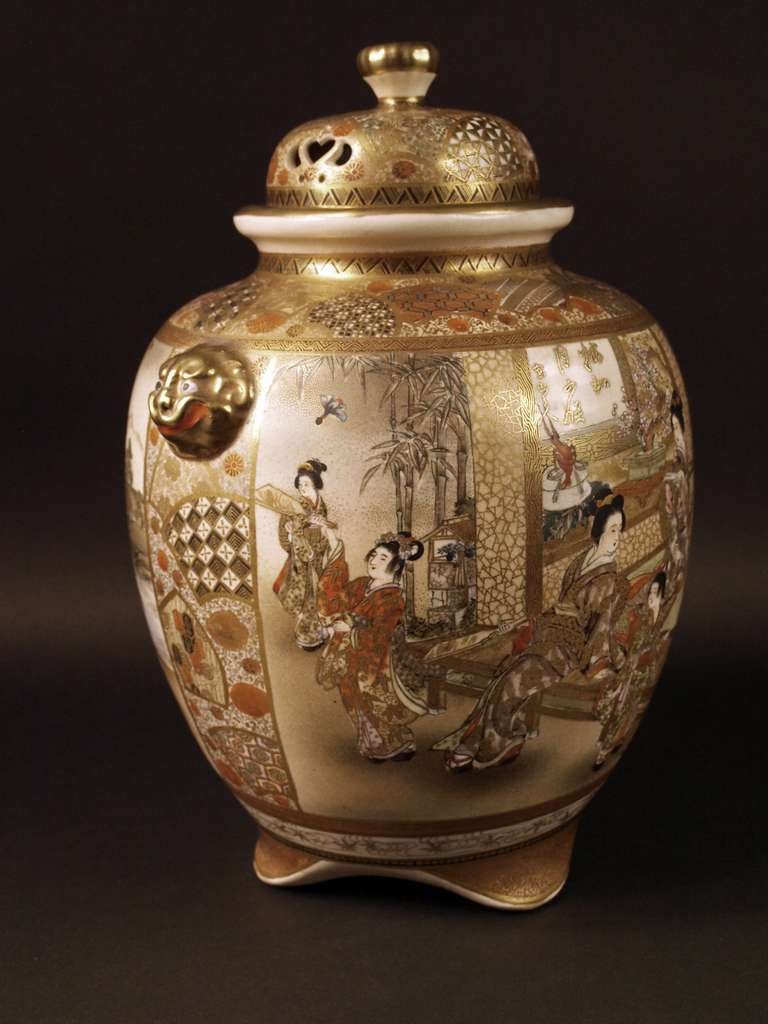 Satsuma Earthenware Koro by Hozan, Meiji Period In Excellent Condition For Sale In Paris, FR