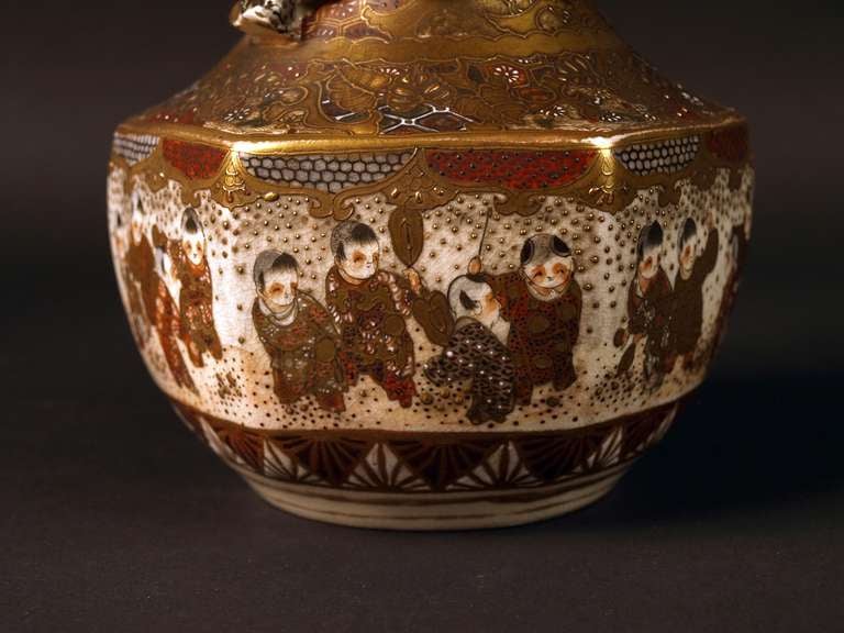 Pair of Satsuma Vases, Meiji Period For Sale 4
