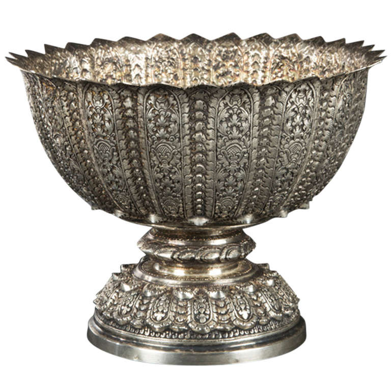 Cambodian Sterling Silver Offering Bowl, End of the 19th Century For Sale