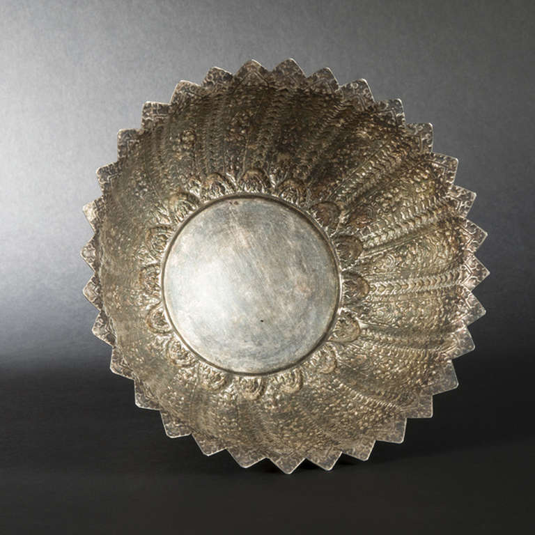 Cambodian Sterling Silver Offering Bowl, End of the 19th Century In Excellent Condition For Sale In Paris, FR