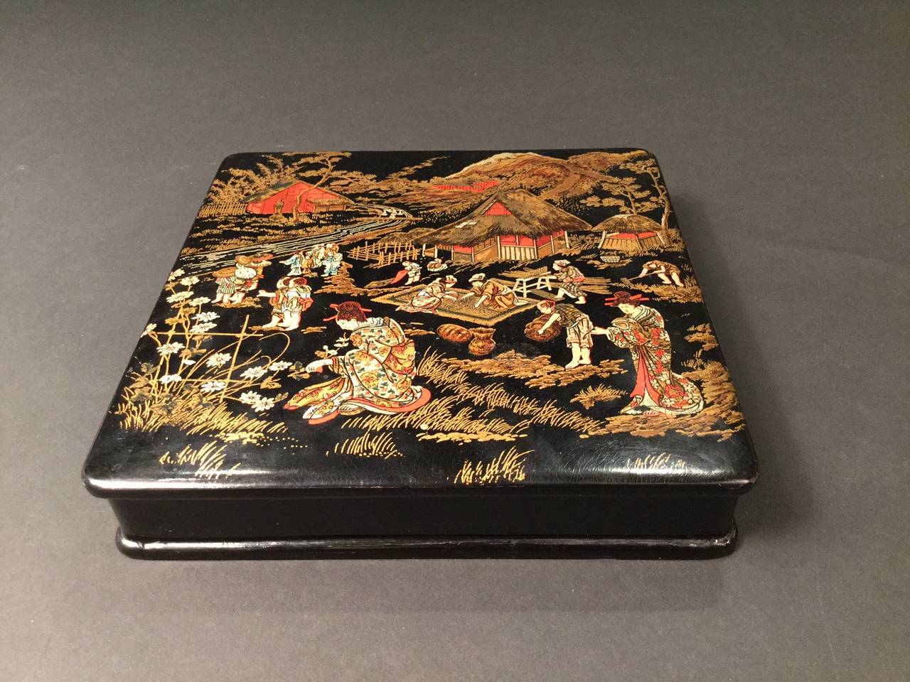 19th Century Japonism, Beautiful French Papier Mâché Box, 1880 For Sale
