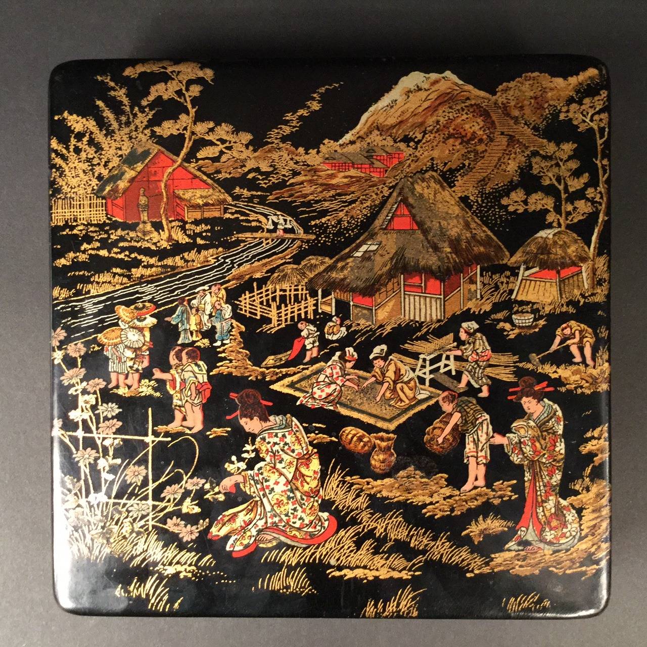 Japonisme Japonism, Beautiful French Papier Mâché Box, 1880 For Sale