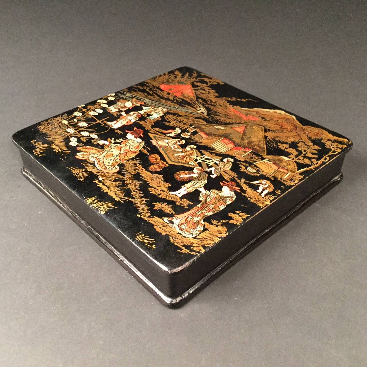 Japonism, Beautiful French Papier Mâché Box, 1880 For Sale 1