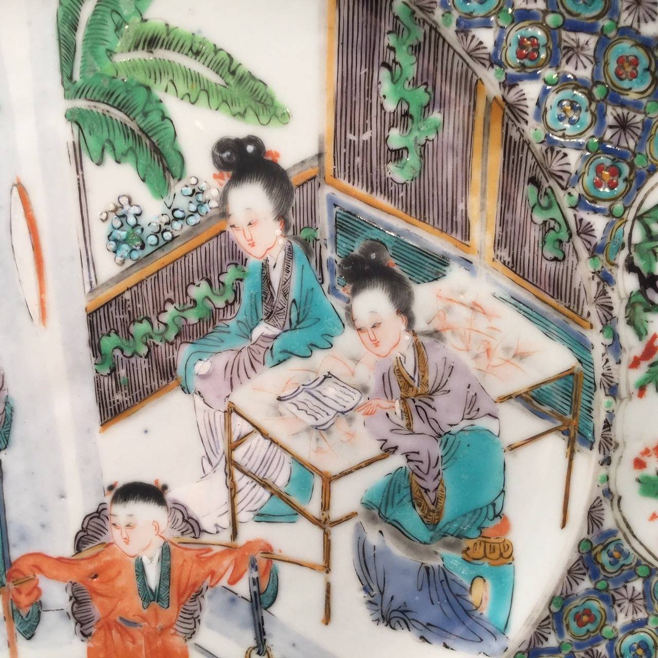 China, Pair of Chinese Export Green Canton Mandarin Plates, Mid-19th Century 1