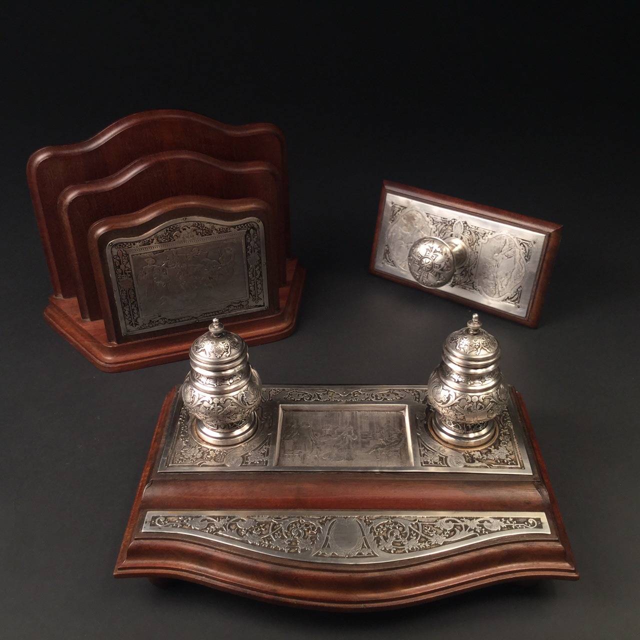 Late 19th century French desk set with an inkwell, a letter holder and a blotter.
Mahogany with silver plated copper engraved plaques.
very good condition.
Some wears on the plaque of the letter holder.
No glass containers in the inkwell.
