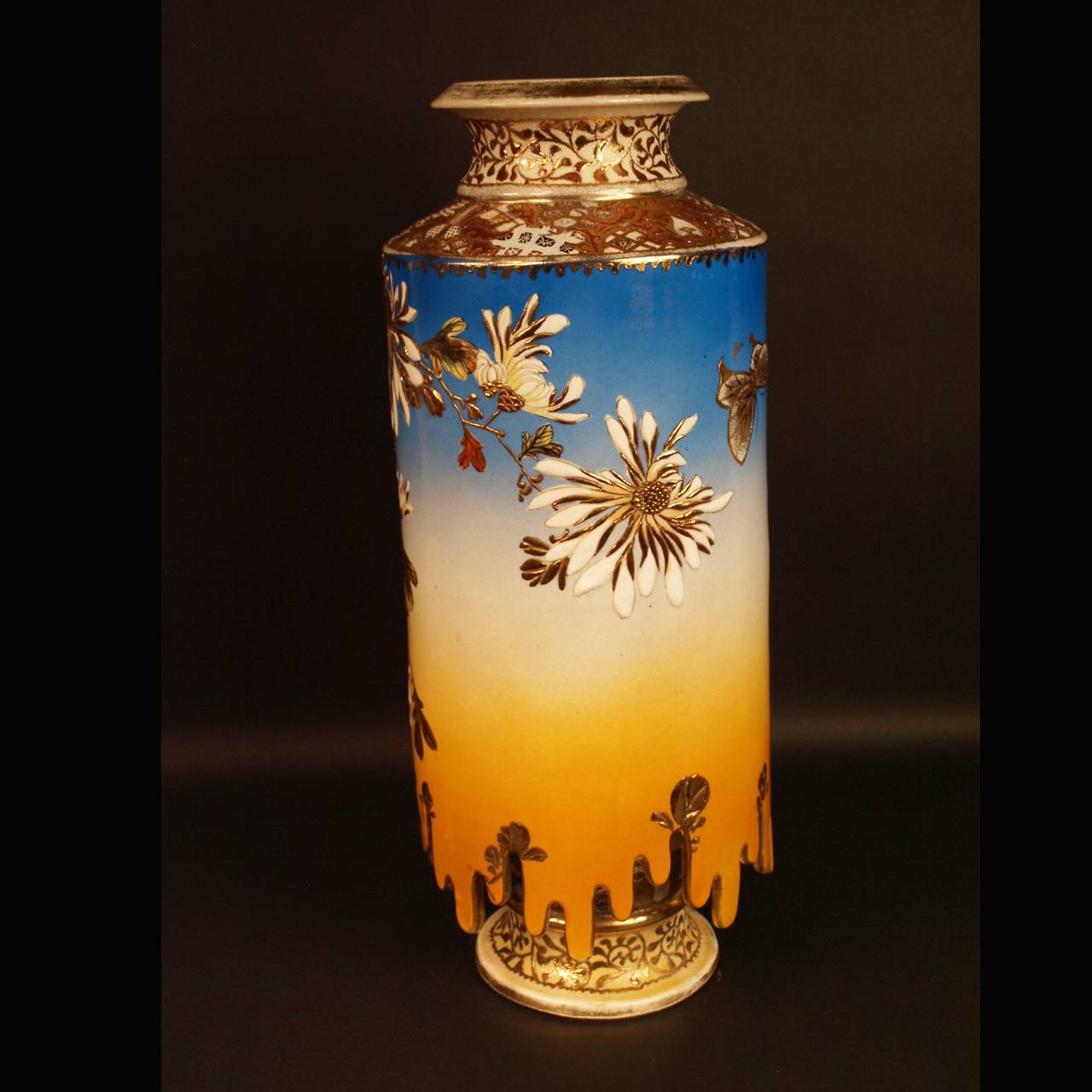 Satsuma, Pair of Unusual Vases In Good Condition For Sale In Paris, FR