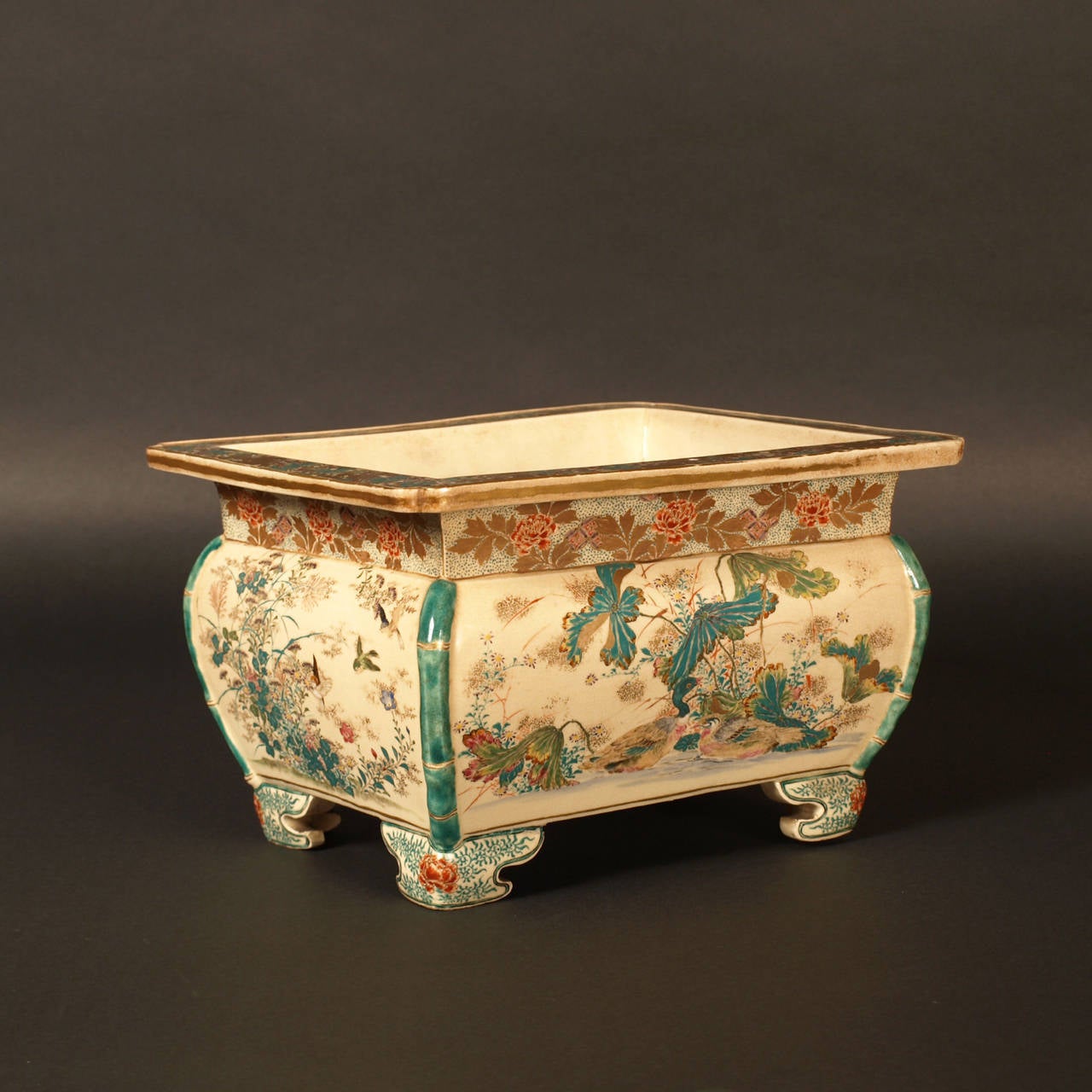 Hand-Painted Enamel Ceramic Centerpiece, Japon, Satsuma, Kinkosan, Meiji Period