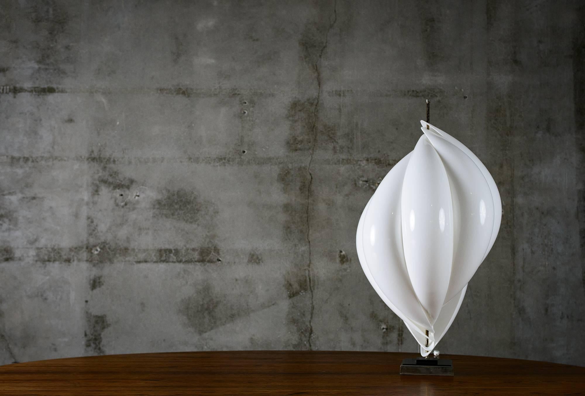 The work of Canadian manufacturer, Rougier, the lamp’s design is inspired by ornate flower or shell like objects with a modern twist.

Acrylic table lamp, manufactured by Rougier, Canada, circa 1980s.
 