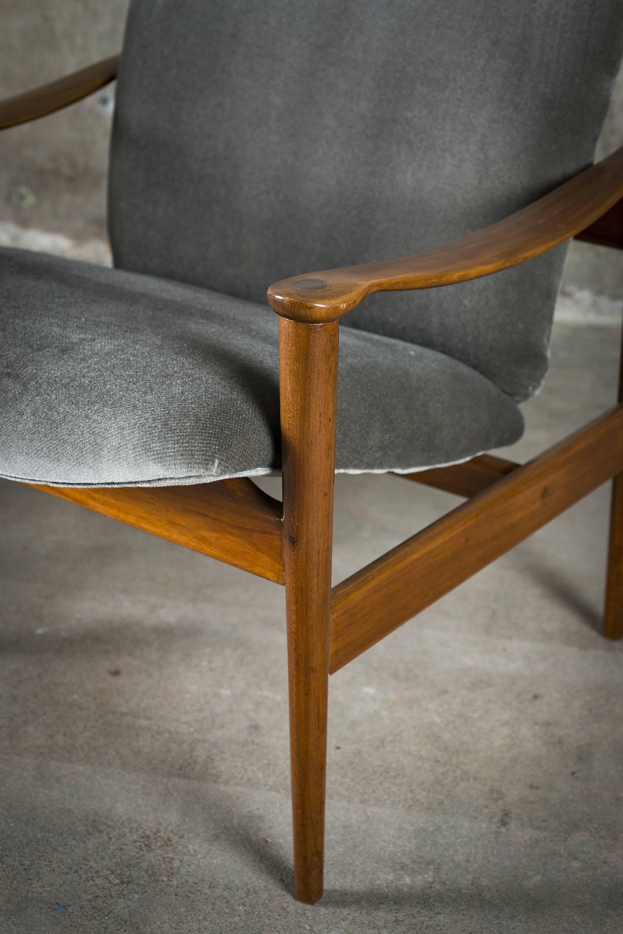 Fredrik Kayser Pair of Easy Chairs in Mahogany and Suede, 1950s 4