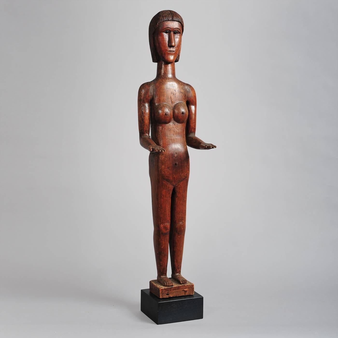 American Classical Carved Figure of a Woman Made of Yellow Pine, Coastal Georgia, 19th Century For Sale
