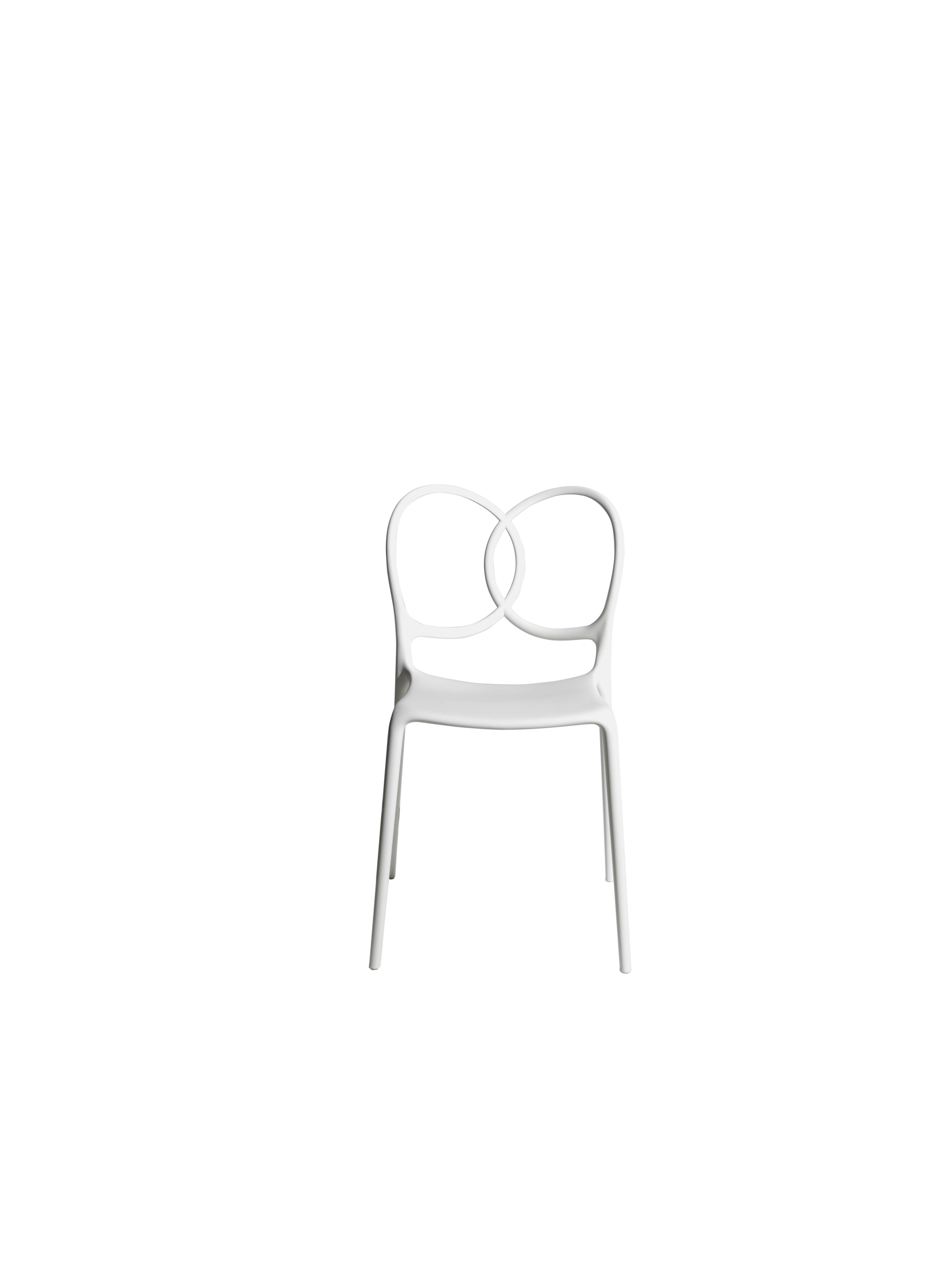 The new chair designed by Ludovica+Roberto Palomba and manufactured by Driade – Sissi - is a sculptural, very versatile, self-centred and contemporary piece. Sissi is made in polypropylene copolymer with glass fiber, natural polyethylene semisoft