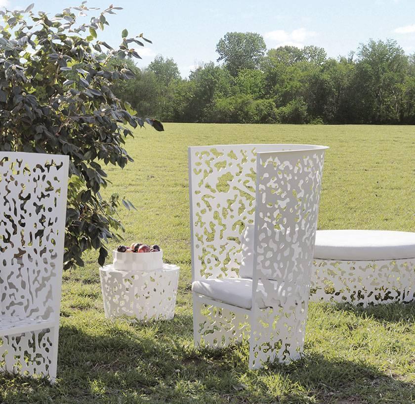 Camouflage is an outdoor collection that includes a high and low armchair, a table and small table, all made of aluminum. In these sculptured elements the geometrical design of the structure frames the elaborated fretworked decoration. 

Structure