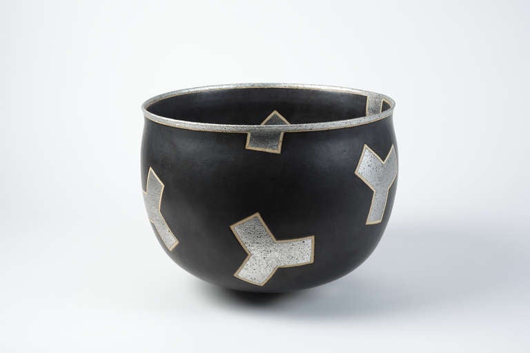 An Important Black Stoneware Cup with Silver Decoration In Excellent Condition In Neuilly-en- sancerre, FR