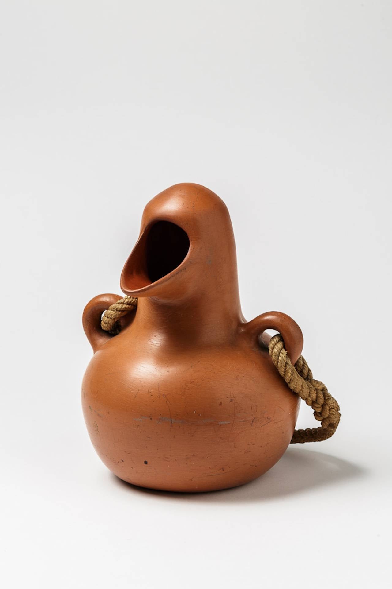 Une très rare sculpture céramique zoomorphe de Valentine Schlegel. 
Parfait état d'origine. 
Signé sous le socle 