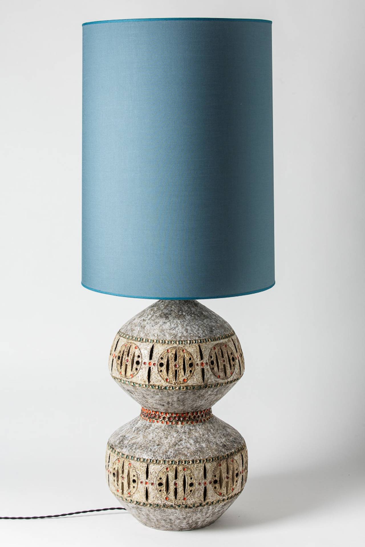 An extraordinary and important ceramic lamp by Raphaël Giarrusso.
Unique piece.
Signed piece,
circa 1970.