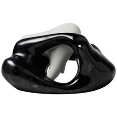 An elegant porcelain sculpture by Tim Orr, circa 1970 3