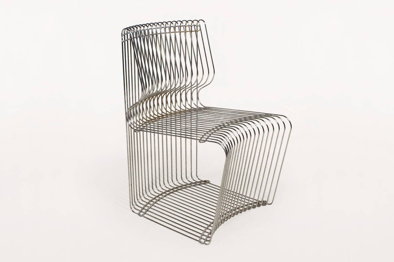 Verner Panton Pantonova dining chair for Fritz Hansen.
Series of six dining chairs.
Chrome-plated steel wire,
circa 1960, Denmark.
Very good vintage condition.