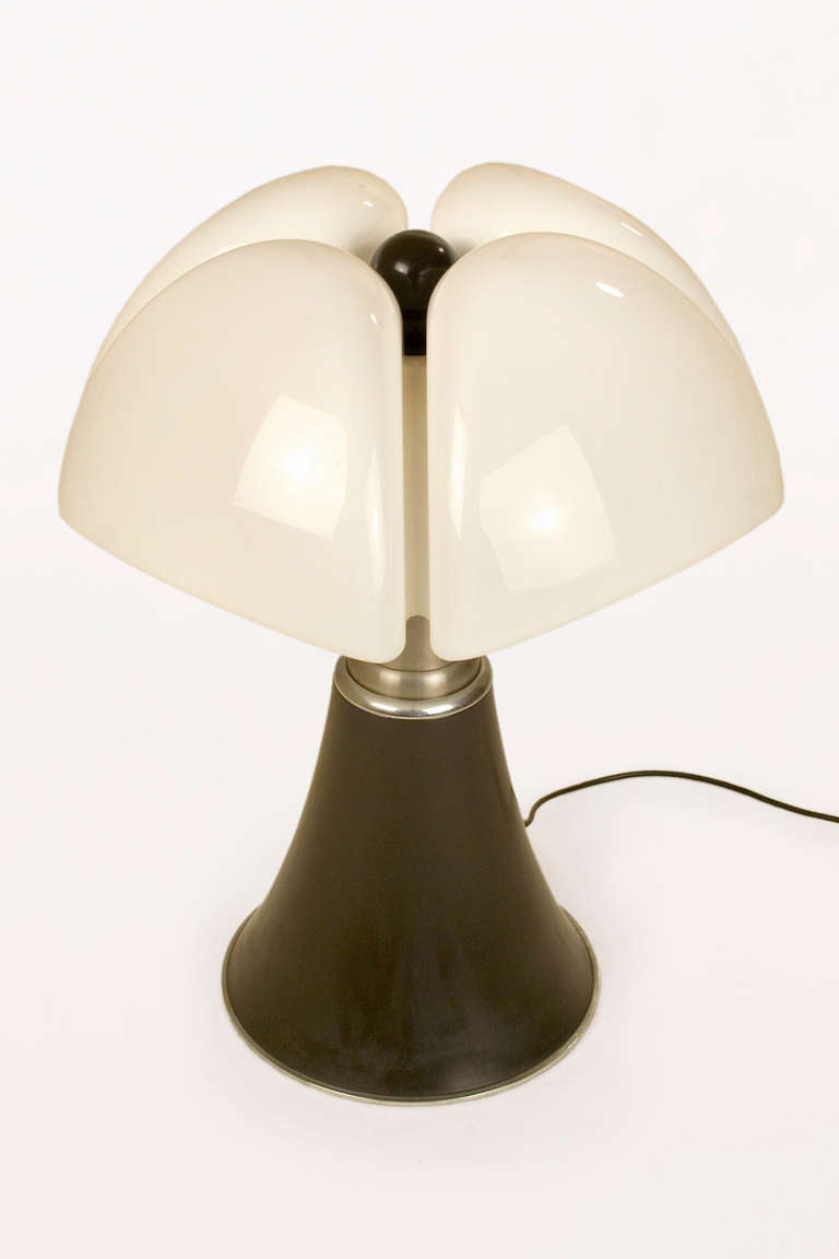 Table Lamp Pipistrello N°620 By Gae Aulenti, 1960, Italy In Excellent Condition In Girona, Spain