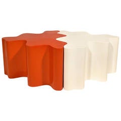 Paire de tables basses "Puzzle" par Les Simonnet:: circa 1970:: France