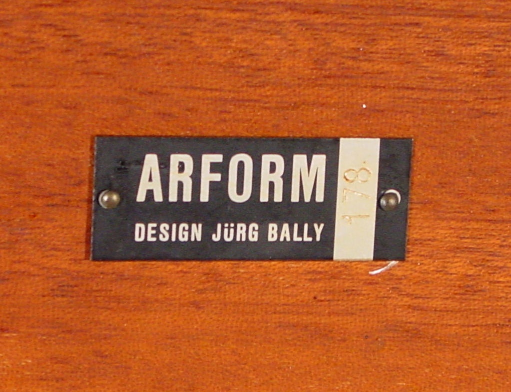 Mid-Century Modern Jurg Bally Adjustable Wood top Circular Table for Arform. Italy 1950s For Sale