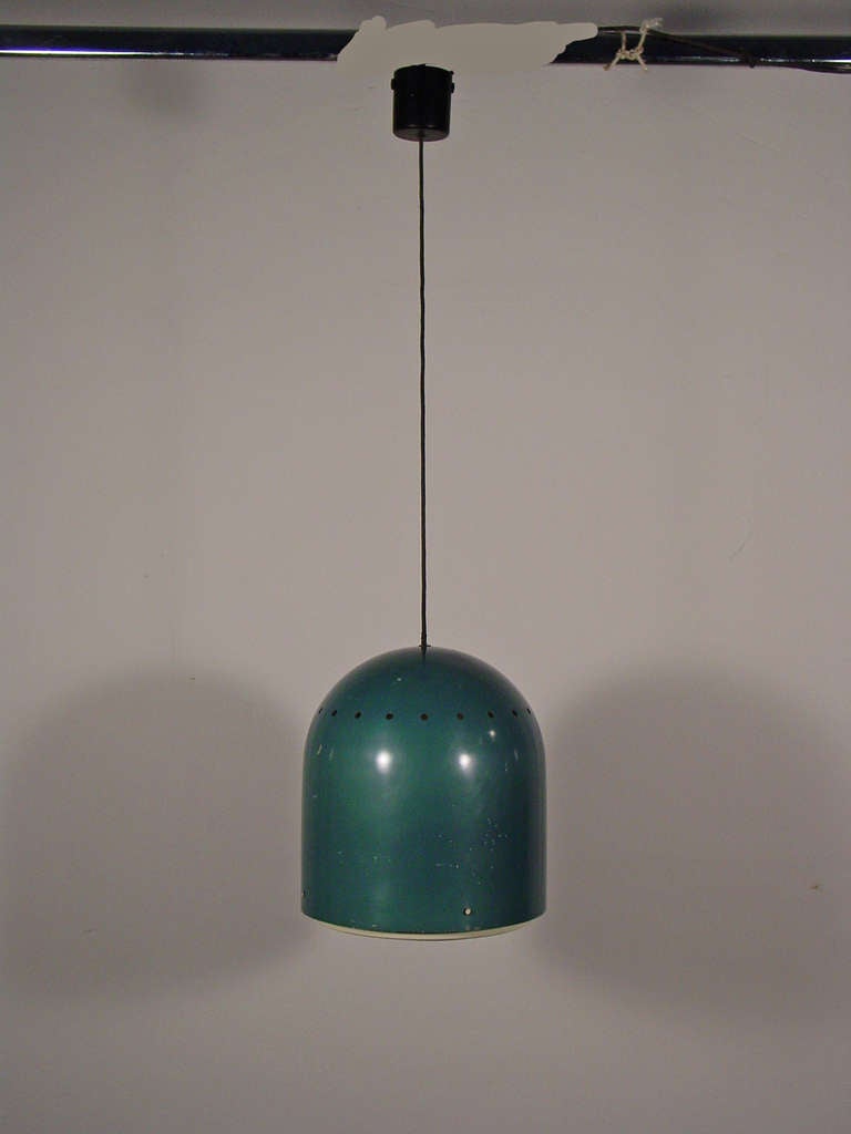A minimal Arteluce pendant lamp
Design Arch: Santi & Boracchia