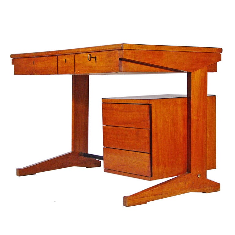 Italian 1940's wooden desk attributed to Ignazio Gardella For Sale