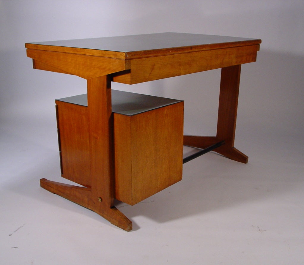 Bureau italien en bois des années 1940 attribué à Ignazio Gardella en vente 2