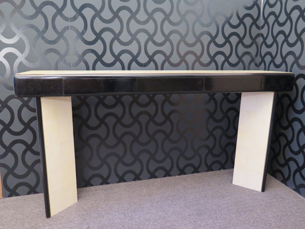 1940s Parchment Leather and Black Lacquer Italian Art Deco Console Table In Excellent Condition In Rome, IT