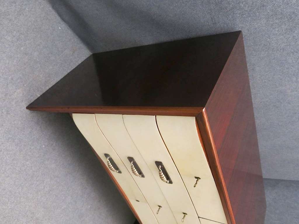 Art Deco Dresser in Parchment In Excellent Condition In Rome, IT