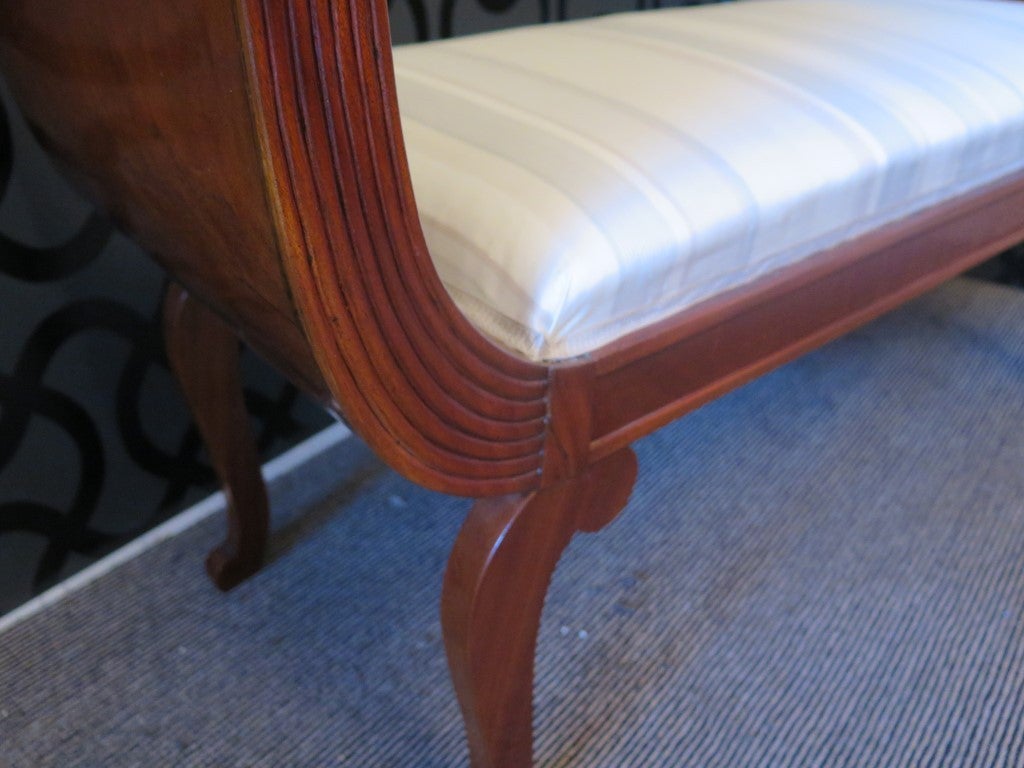 1890s Walnut and White Silk Louis Philippe Bench In Excellent Condition In Rome, IT