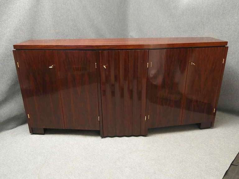 French Art Deco sideboard, all veneered in walnut. Large sideboard with five doors, four smooth side panels, and a central door with 