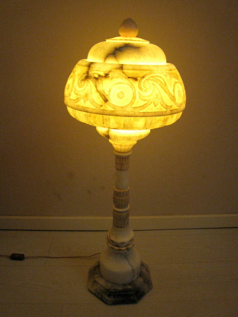 Art Deco Italian Alabaster Lamp by Florentine Sculptor Ruggero Merlini, 1925