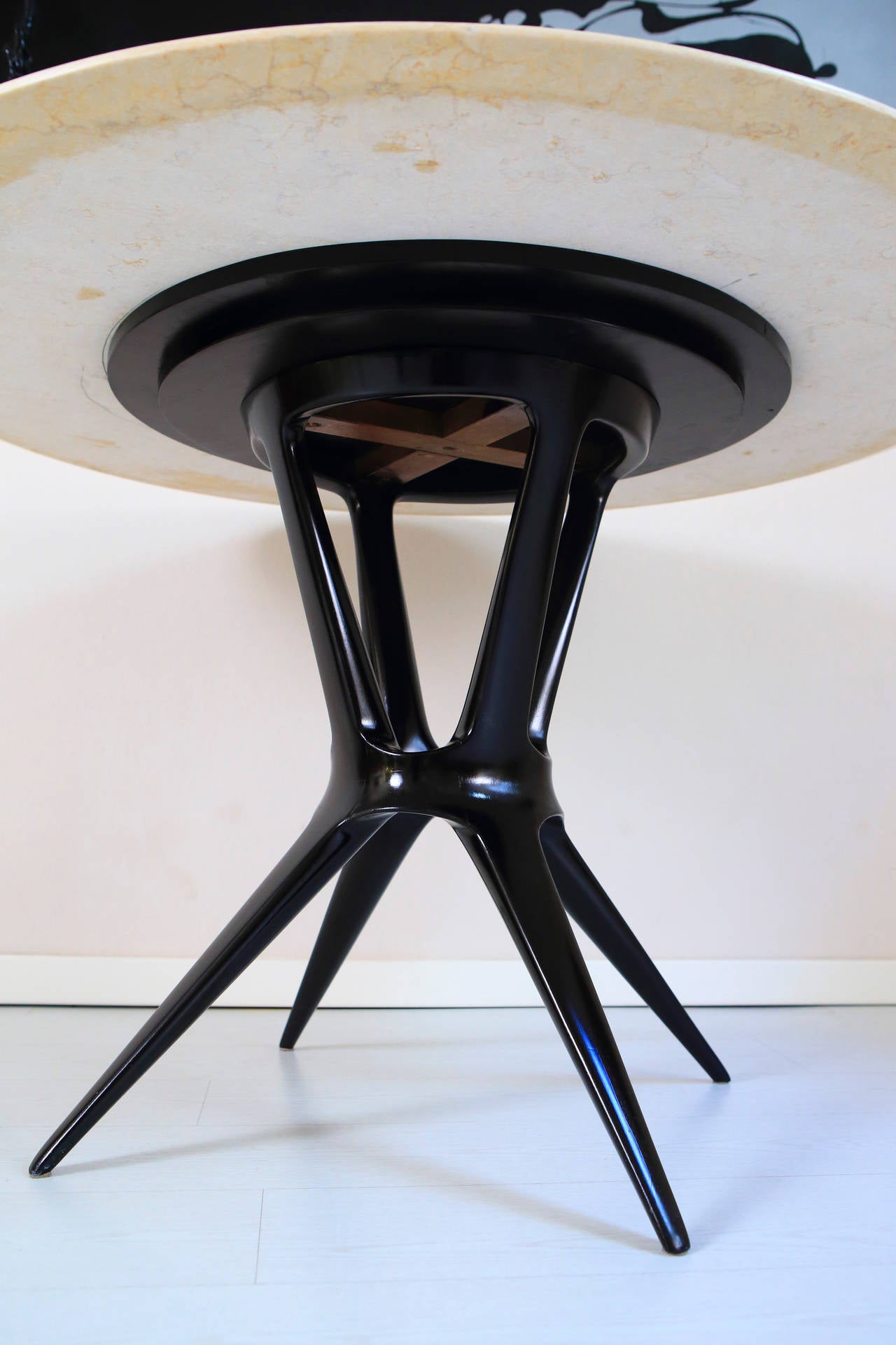 Mid-20th Century Slender and Important, Italian 1950s Round Dining or Center Table by Borsani
