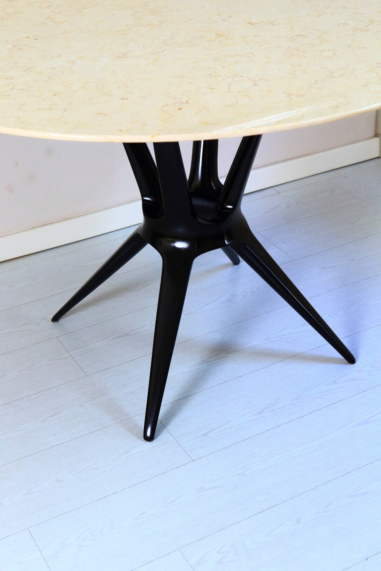 Slender and Important, Italian 1950s Round Dining or Center Table by Borsani 2