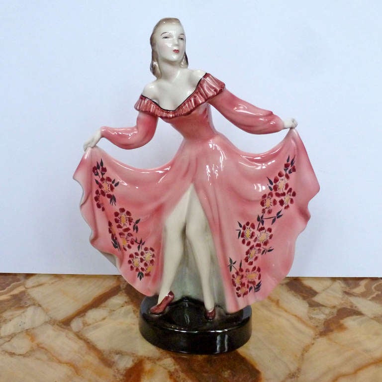 Goldscheider  in excellent condition, This model is from the Austrian mold and made in Trenton New Jersey USA around 1940´s