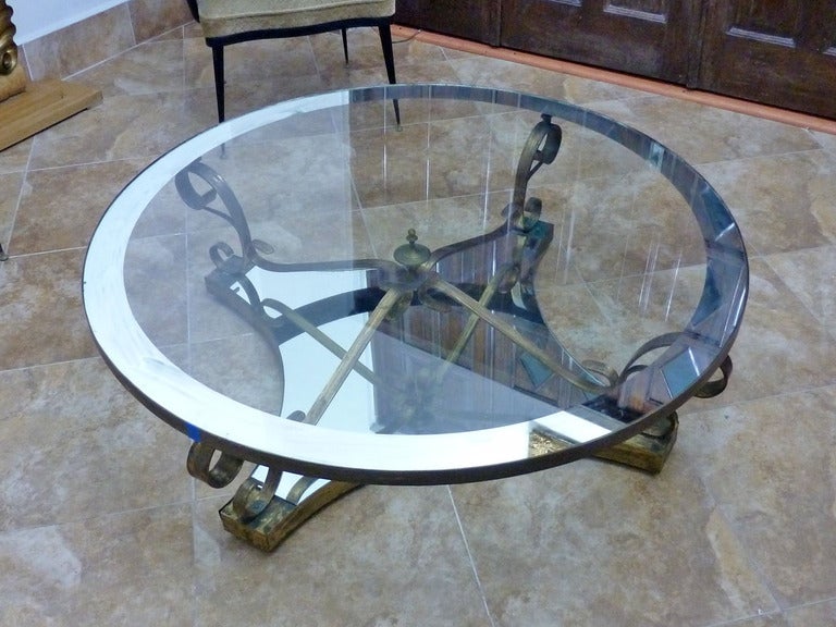 Table designed by Arturo Pani, with their original glass, in very good condition, with traces of green patina on the legs.