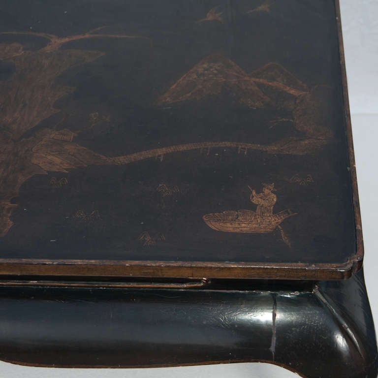 An English Black Lacquered Wood Chinoiserie Side Table In Good Condition In Cathedral City, CA