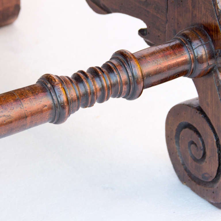 18th Century Italian Walnut Pay Table In Good Condition In Cathedral City, CA